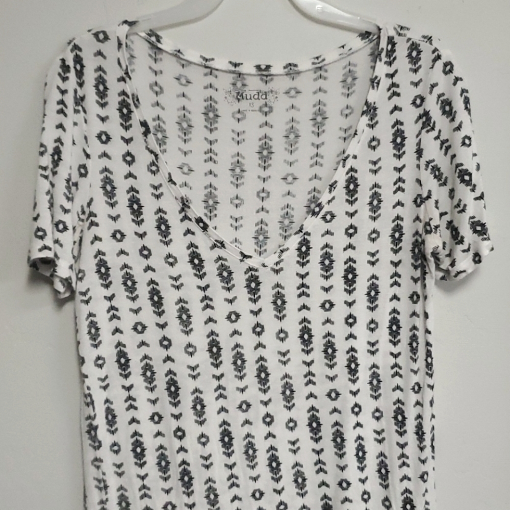 Black and white dress tee - Picture 2 of 4